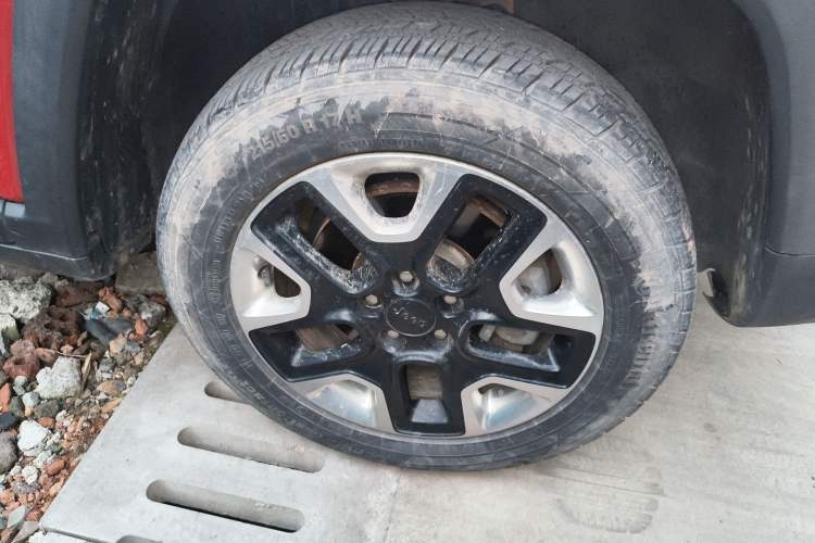 Used Jeep Compass 2017 200TS Automatic High-Performance All-Wheel Drive Edition Right Front Wheel Hub