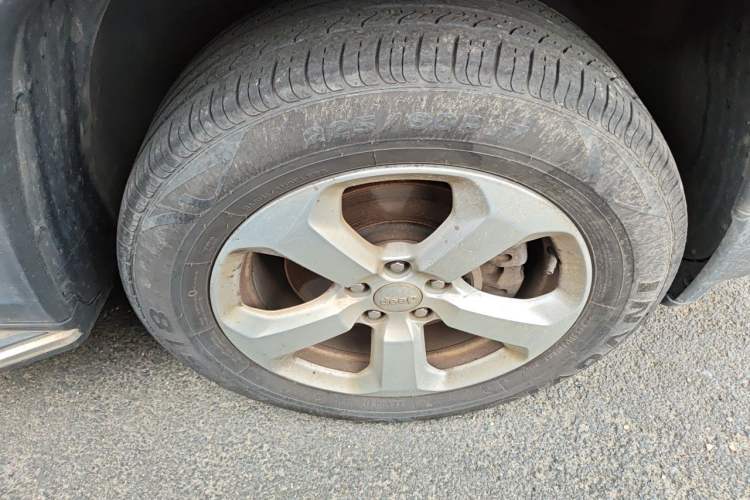 Used Jeep Compass 2017 200T Automatic Family Edition Right Front Wheel Hub