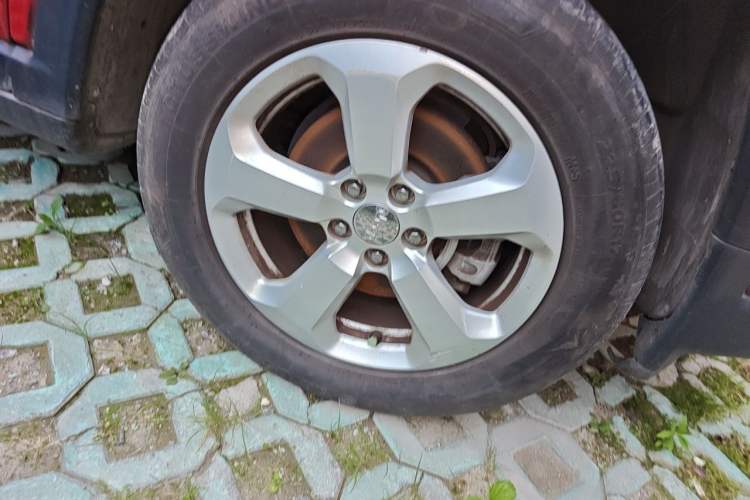 Used Jeep Compass 2017 200T Automatic Family Edition Right Front Wheel Hub