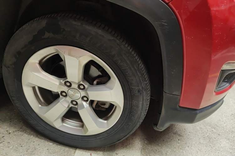 Used Jeep Compass 2017 200T Automatic Family Edition Right Front Wheel Hub