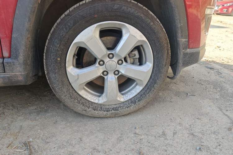 Used Jeep Compass 2017 200T Automatic Family Edition Right Front Wheel Hub