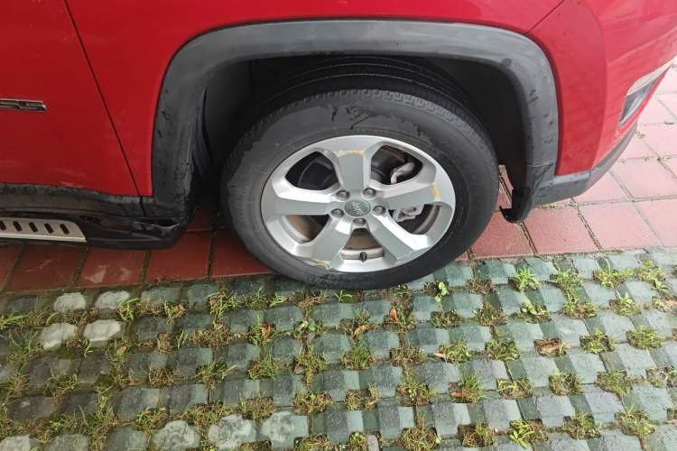 Used Jeep Compass 2017 200T Automatic Family Edition Right Front Wheel Hub