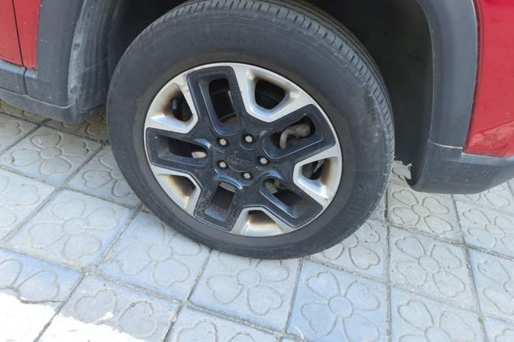 Used Jeep Compass 2017 200TS Automatic High-Performance All-Wheel Drive Edition Right Front Wheel Hub