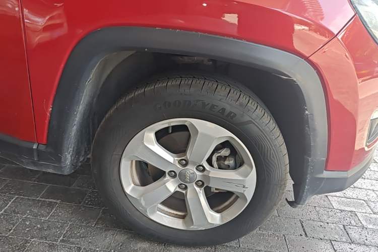 Used Jeep Compass 2017 200T Automatic Family Edition Right Front Wheel Hub