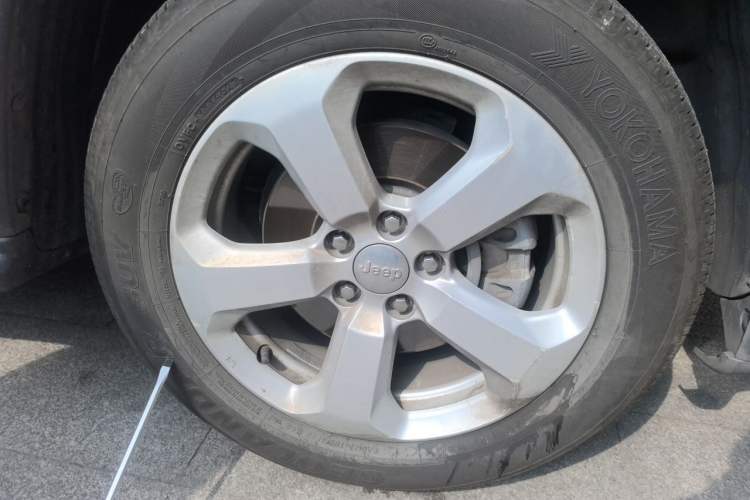 Used Jeep Compass 2017 200T Automatic Family Edition Right Front Wheel Hub