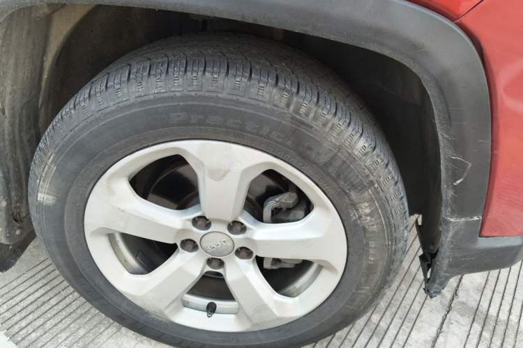 Used Jeep Compass 2017 200T Automatic Family Edition Right Front Wheel Hub