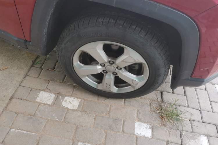 Used Jeep Compass 2017 200T Automatic Comfort Edition Right Front Wheel Hub