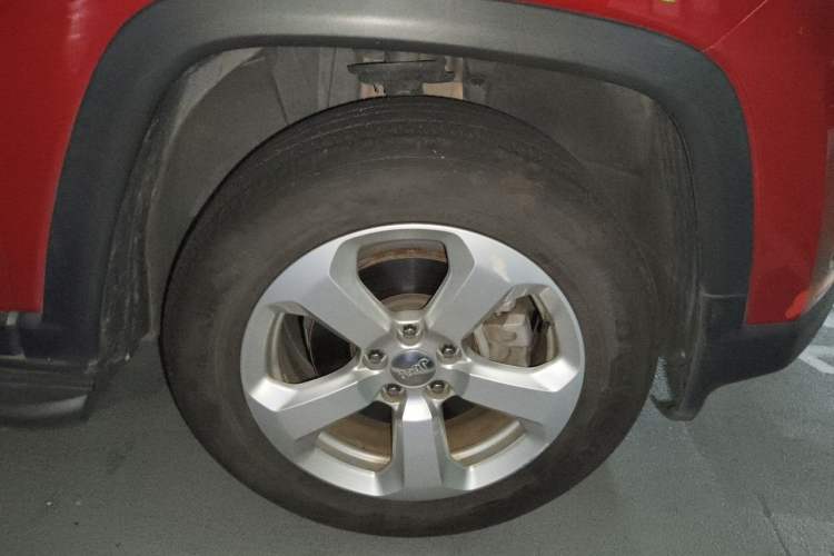 Used Jeep Compass 2017 200T Automatic Family Edition Right Front Wheel Hub