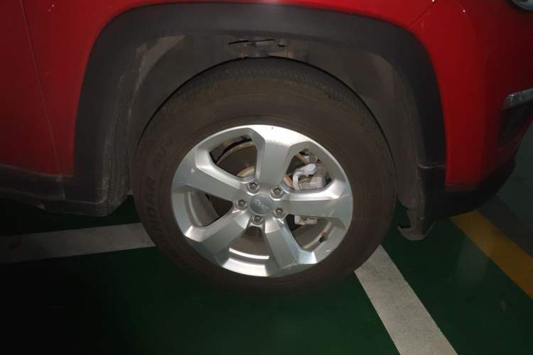 Used Jeep Compass 2017 200T Automatic Family Edition Right Front Wheel Hub