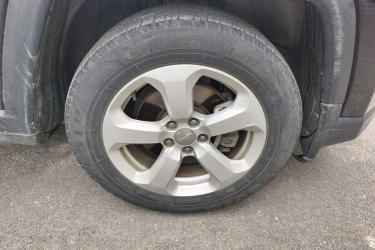 Used Jeep Compass 2017 200T Automatic Family Edition Right Front Wheel Hub