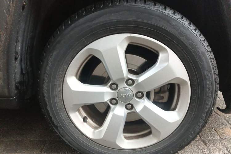 Used Jeep Compass 2017 200T Automatic Family Edition Right Front Wheel Hub