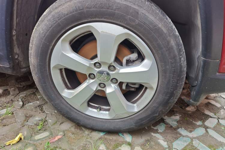 Used Jeep Compass 2017 200T Automatic Family Edition Right Front Wheel Hub