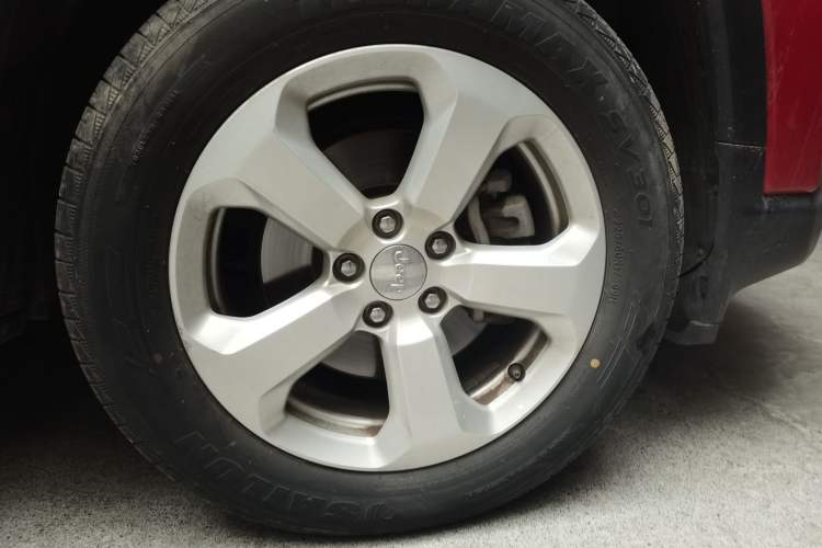 Used Jeep Compass 2017 200T Automatic Family Edition Right Front Wheel Hub