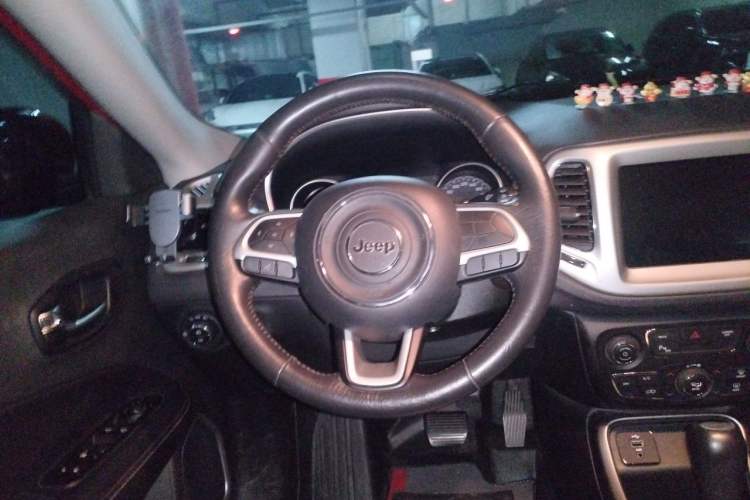 Used Jeep Compass 2017 200T Automatic Family Edition Steering Wheel
