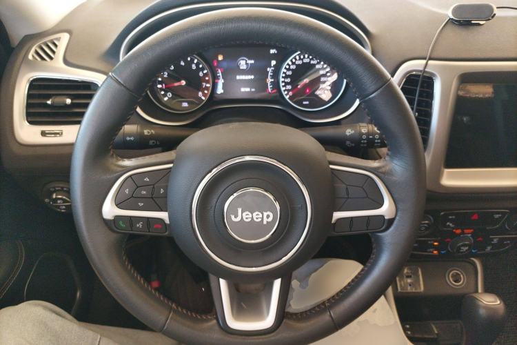 Used Jeep Compass 2017 200T Automatic Family Edition Steering Wheel