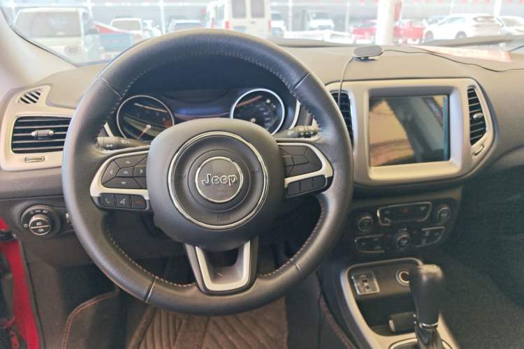 Used Jeep Compass 2017 200T Automatic Family Edition Steering Wheel