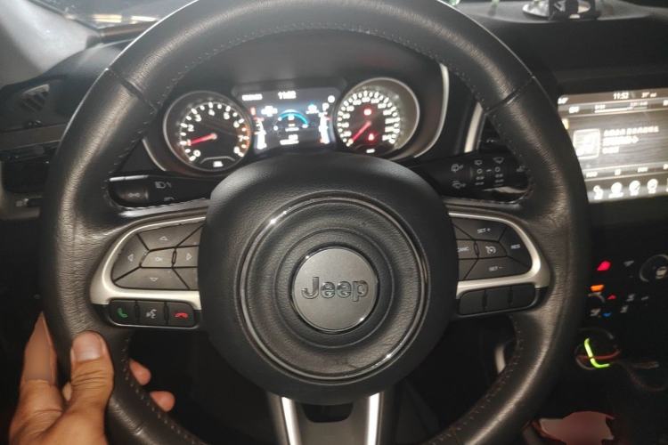 Used Jeep Compass 2017 200T Automatic Family Edition Steering Wheel