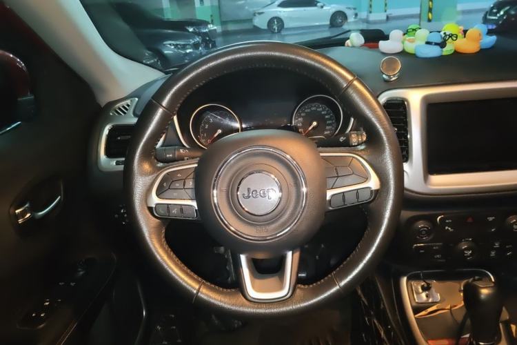 Used Jeep Compass 2017 200T Automatic Family Edition Steering Wheel