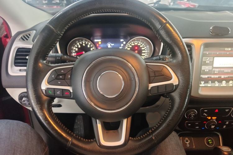 Used Jeep Compass 2017 200T Automatic Family Edition Steering Wheel