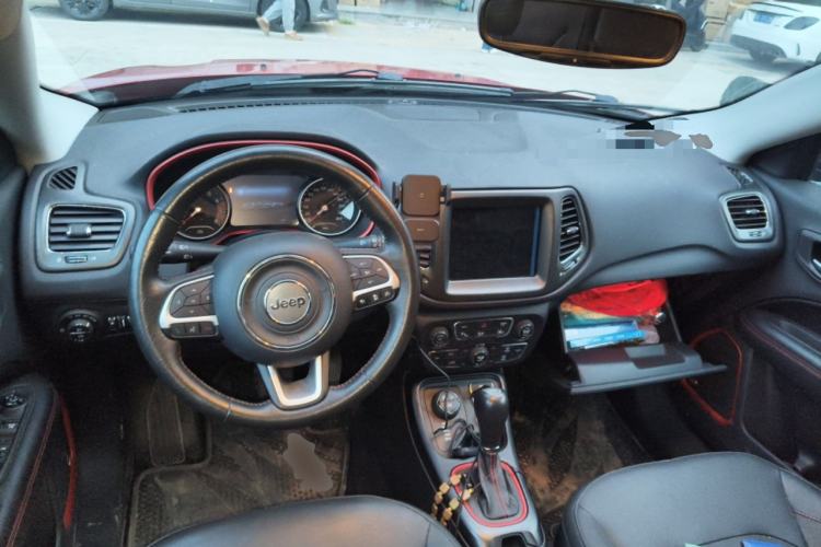 Used Jeep Compass 2017 200TS Automatic High-Performance All-Wheel Drive Edition Steering Wheel
