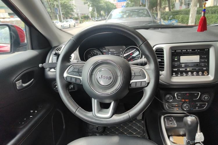 Used Jeep Compass 2017 200T Automatic Family Edition Steering Wheel