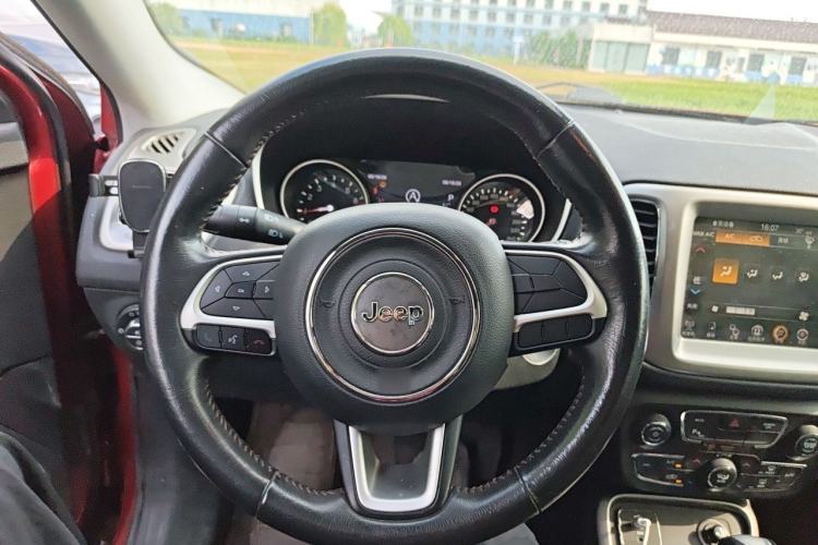 Used Jeep Compass 2017 200T Automatic Family Edition Steering Wheel