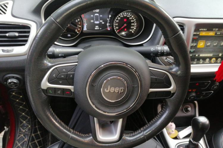Used Jeep Compass 2017 200T Automatic Family Edition Steering Wheel