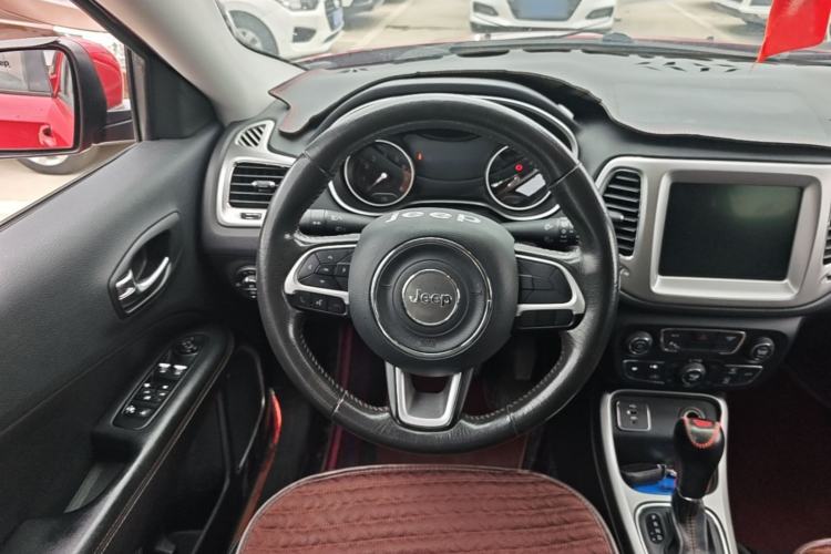 Used Jeep Compass 2017 200T Automatic Family Edition Steering Wheel