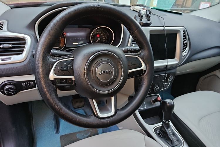 Used Jeep Compass 2017 200T Automatic Family Edition Steering Wheel