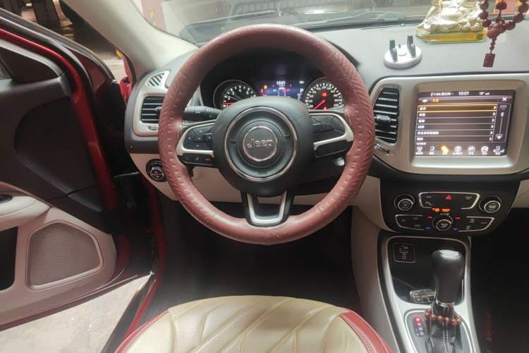 Used Jeep Compass 2017 200T Automatic Family Edition Steering Wheel