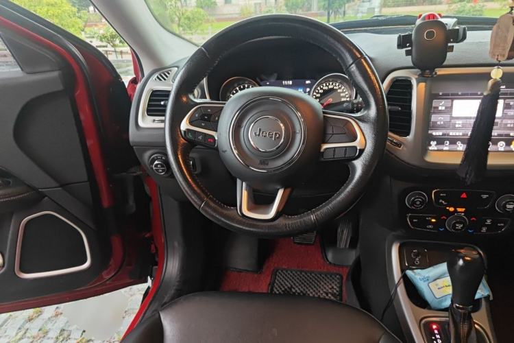 Used Jeep Compass 2017 200T Automatic Family Edition Steering Wheel