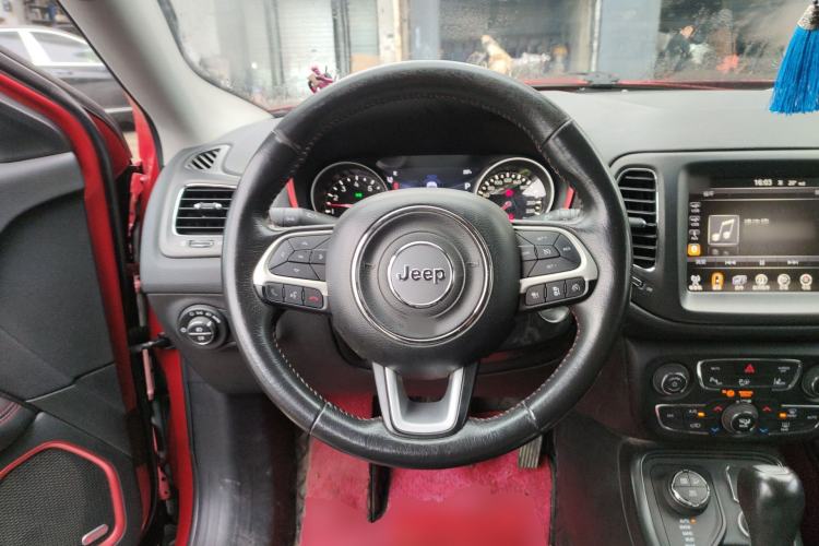 Used Jeep Compass 2017 200TS Automatic High-Performance All-Wheel Drive Edition Steering Wheel