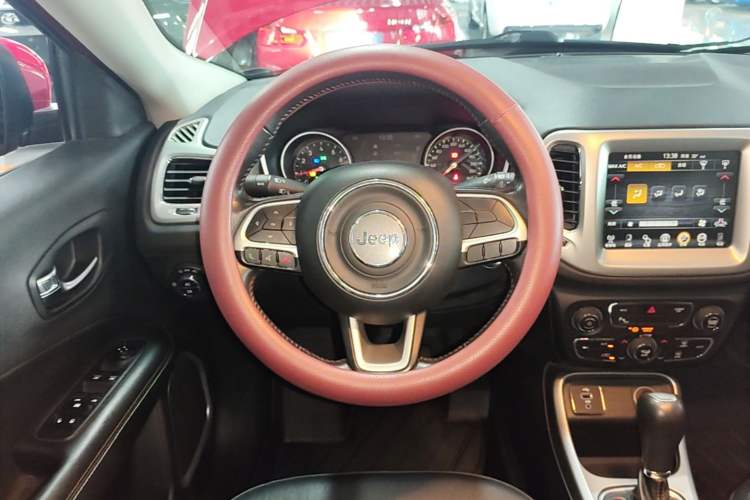 Used Jeep Compass 2017 200T Automatic Family Edition Steering Wheel