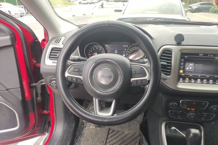 Used Jeep Compass 2017 200T Automatic Family Edition Steering Wheel
