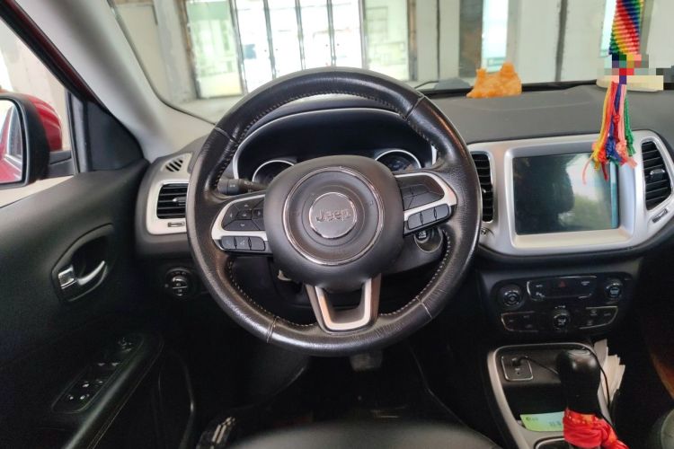 Used Jeep Compass 2017 200T Automatic Family Edition Steering Wheel