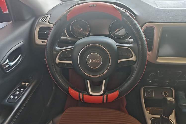 Used Jeep Compass 2017 200T Automatic Family Edition Steering Wheel