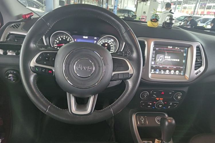 Used Jeep Compass 2017 200T Automatic Family Edition Steering Wheel