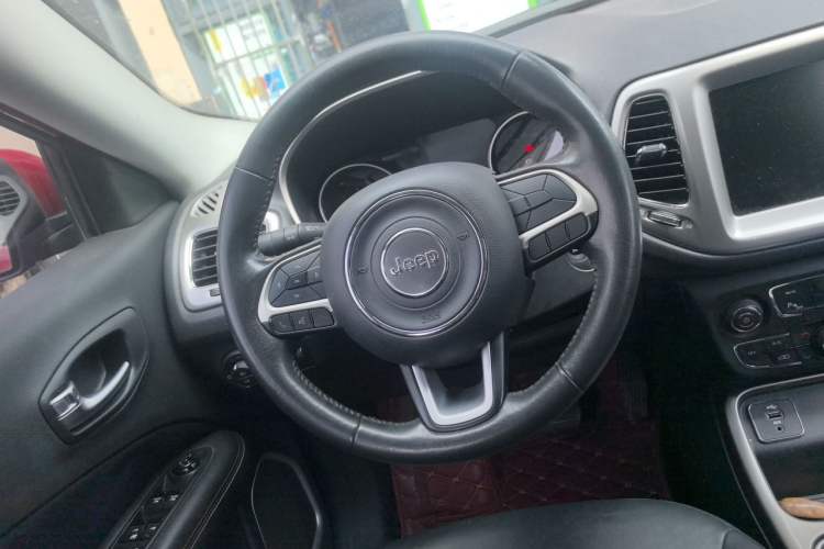 Used Jeep Compass 2017 200T Automatic Family Edition Steering Wheel