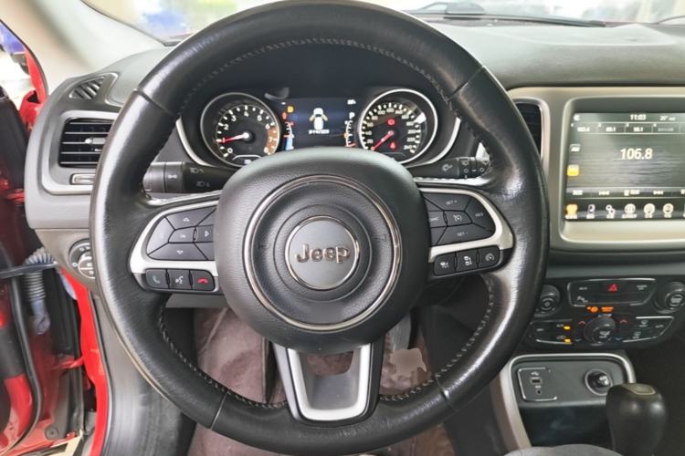 Used Jeep Compass 2017 200T Automatic Family Edition Steering Wheel