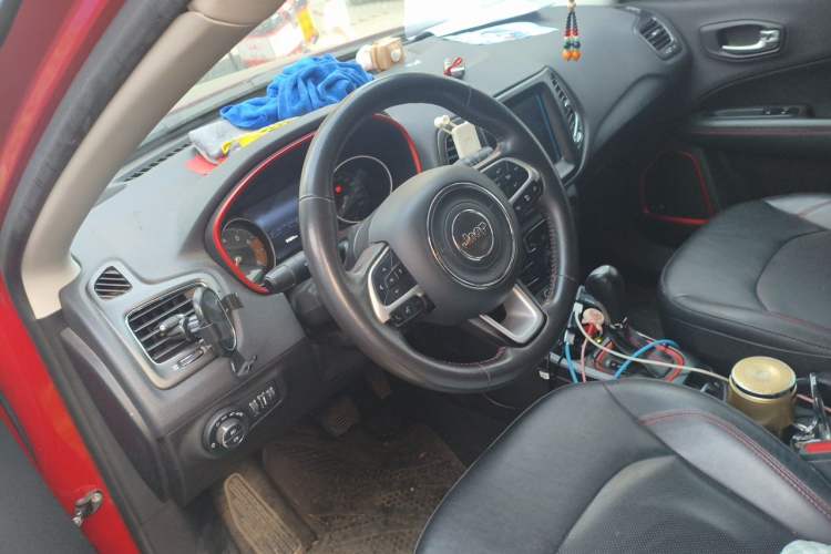 Used Jeep Compass 2017 200TS Automatic High-Performance All-Wheel Drive Edition Steering Wheel