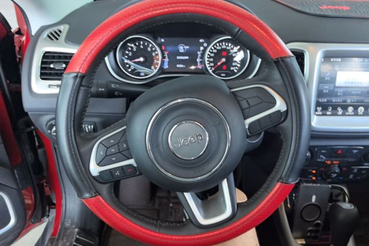 Used Jeep Compass 2017 200T Automatic Family Edition Steering Wheel