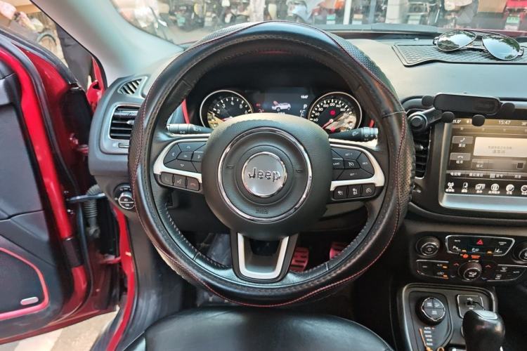 Used Jeep Compass 2017 200TS Automatic High-Performance All-Wheel Drive Edition Steering Wheel