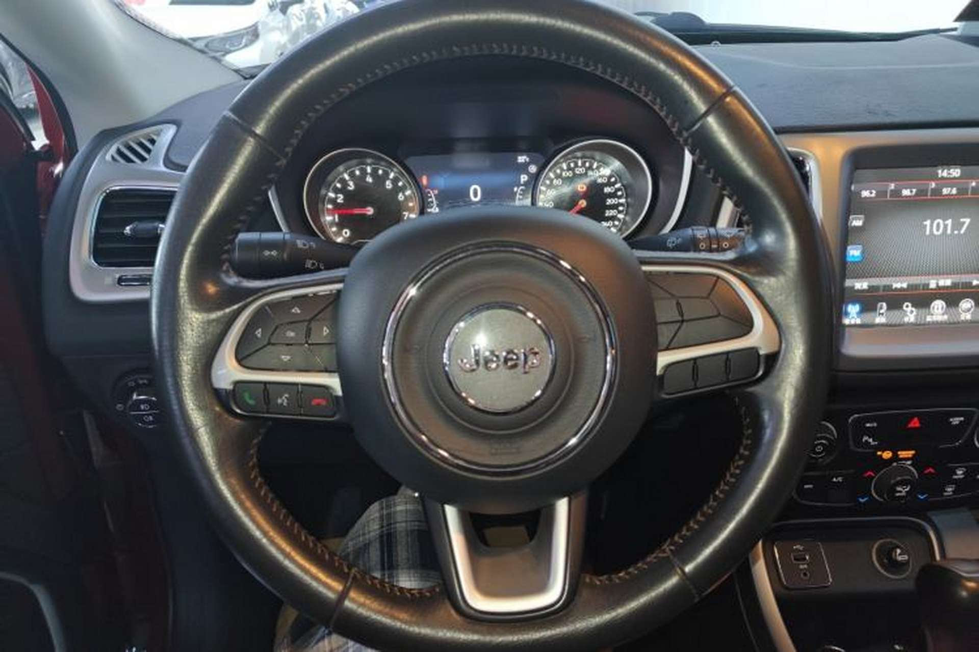 Used Jeep Compass 2017 200T Automatic Family Edition Steering Wheel