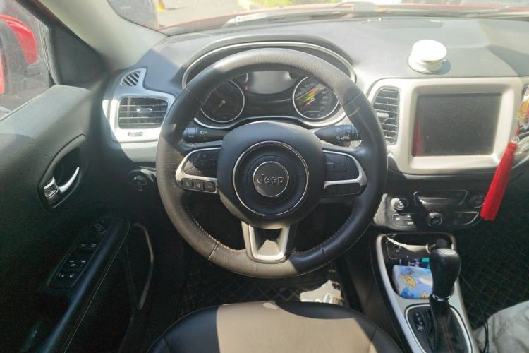 Used Jeep Compass 2017 200T Automatic Family Edition Steering Wheel