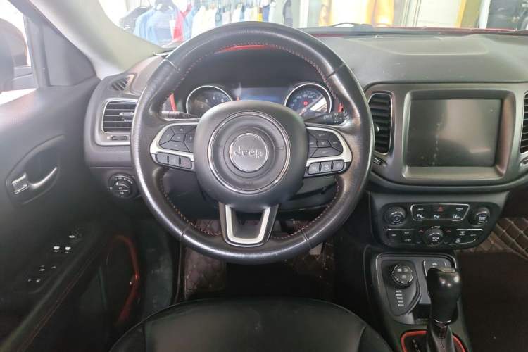 Used Jeep Compass 2017 200TS Automatic High-Performance All-Wheel Drive Edition Steering Wheel
