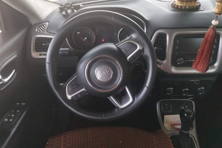 Used Jeep Compass 2017 200T Automatic Comfort Edition Steering Wheel
