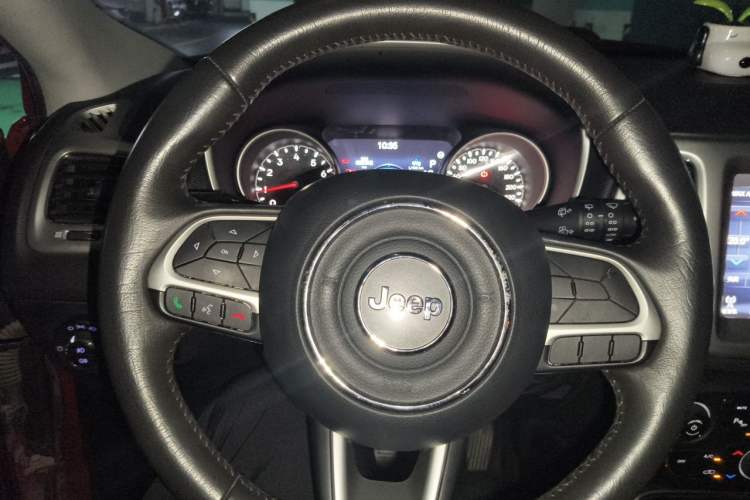 Used Jeep Compass 2017 200T Automatic Family Edition Steering Wheel