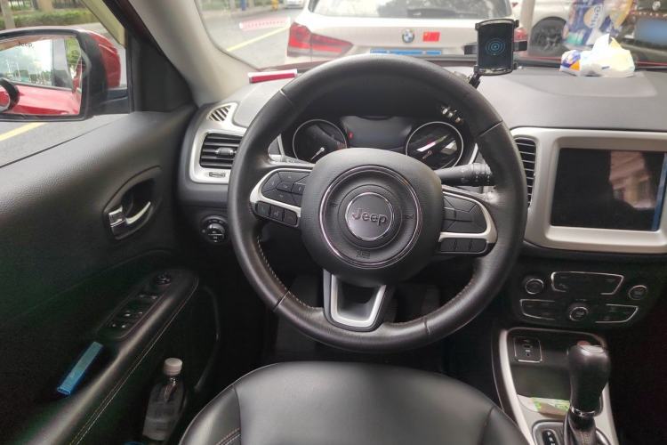 Used Jeep Compass 2017 200T Automatic Family Edition Steering Wheel