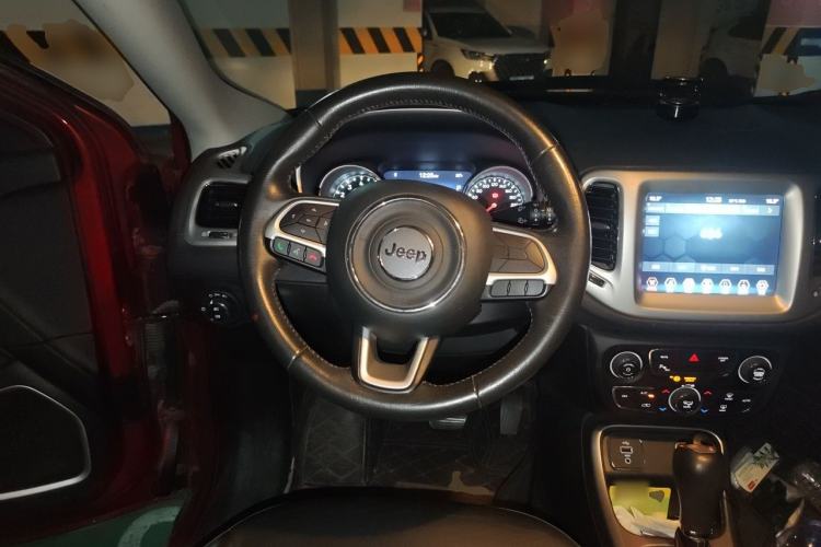 Used Jeep Compass 2017 200T Automatic Family Edition Steering Wheel