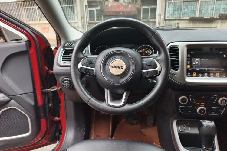 Used Jeep Compass 2017 200T Automatic Family Edition Steering Wheel